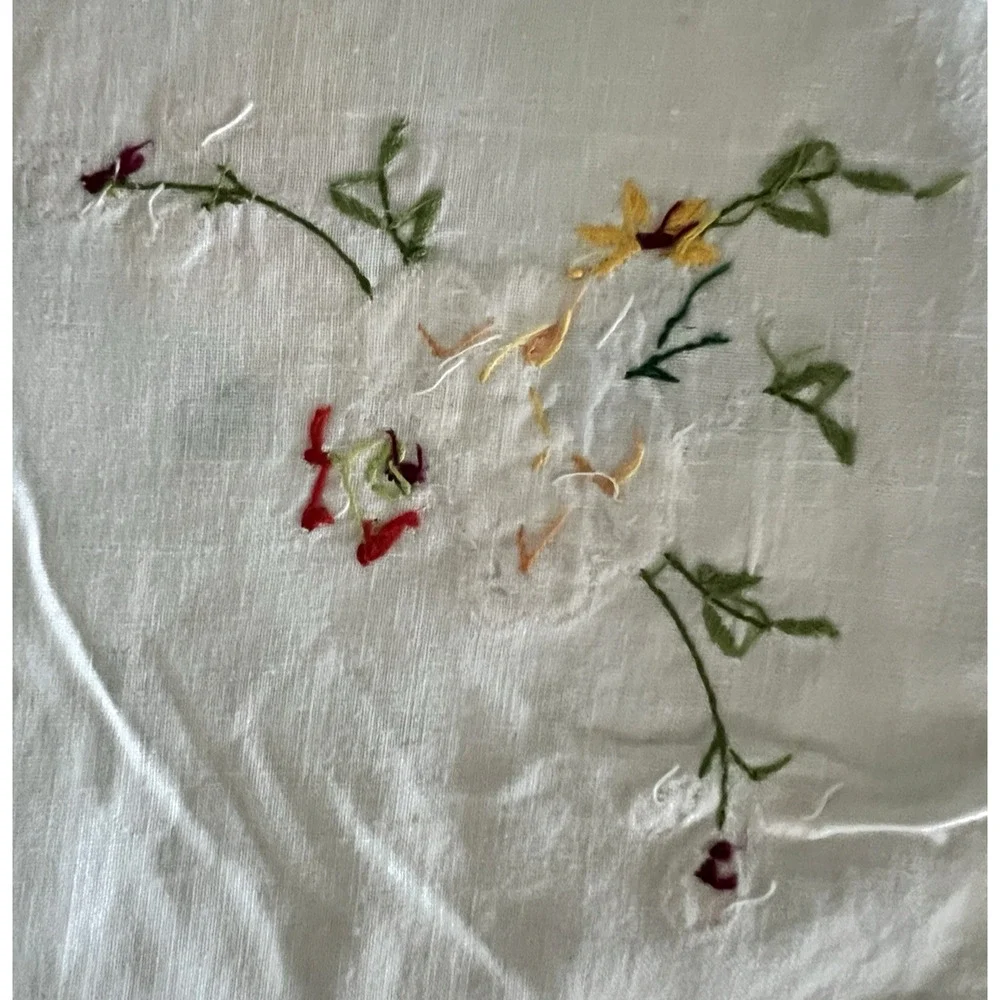HAND APPLIQUE & HAND EMBROIDERY TABLECLOTH 33x32 Yellow Green STUNNING WORK!
